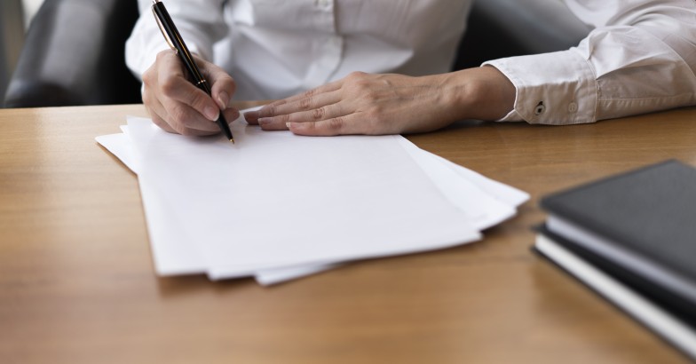 Novo regime do licenciamento urbanístico não proíbe compra de imóvel sem licença. Obriga é a que isso fique escrito, antes da escritura.